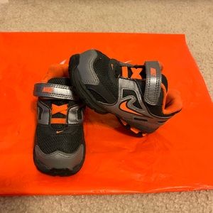 Nike reax run dominate